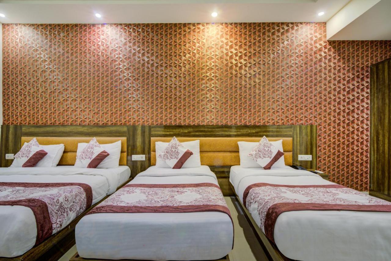 Hotel Smart Plaza Delhi Airport Ню Делхи Екстериор снимка